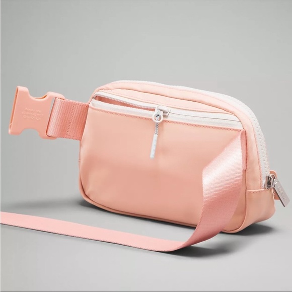 NWT Lululemon Everywhere Belt Bag 1L in Melon Sorbet - Picture 4 of 7